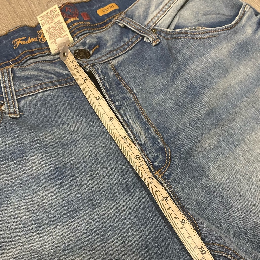 Faded Glory Denim Capri Pants Size 18 Medium Wash Relaxed Fit Cuffed Stretch - Picture 5 of 10